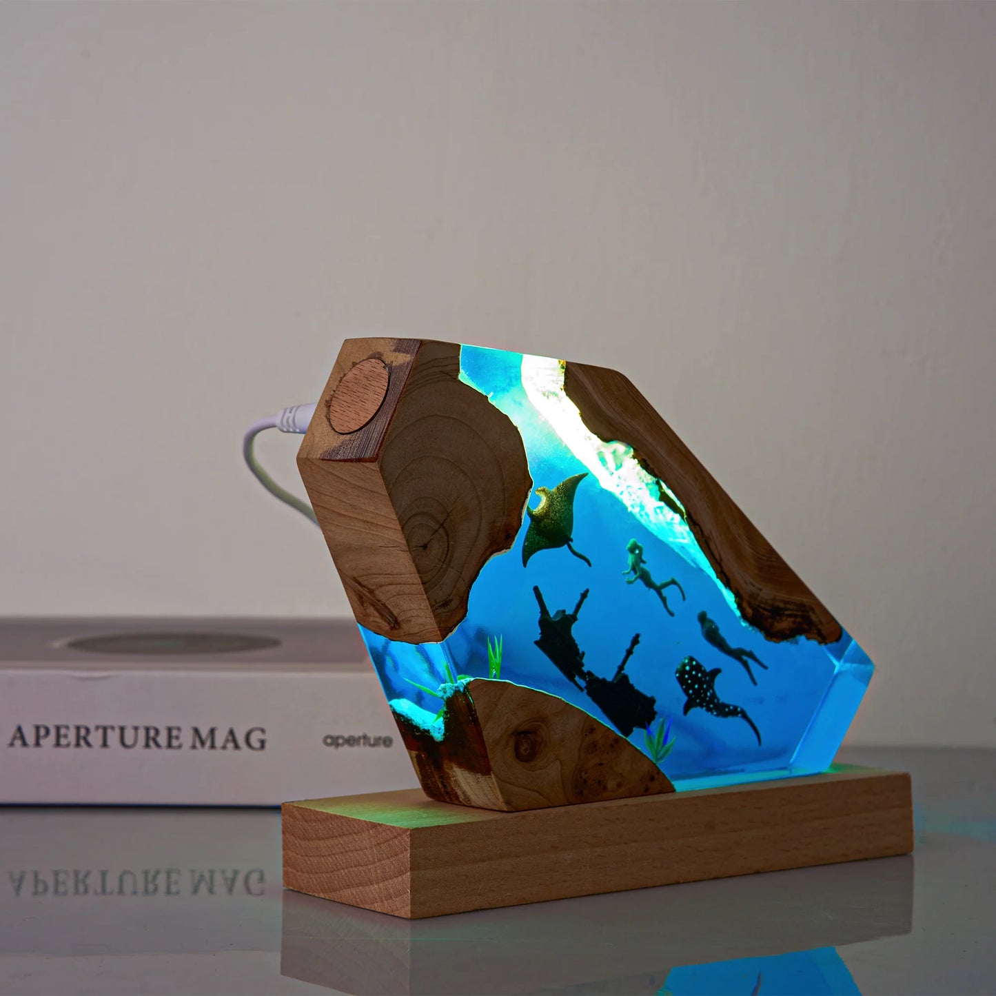 Resin Ocean Lamp,Shark and Diver Resin Wood Lamp