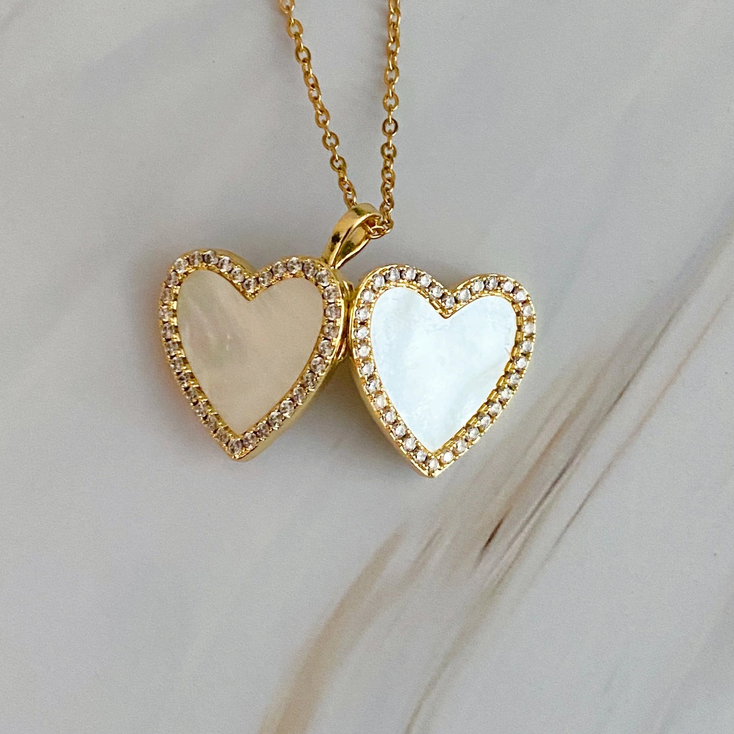 Shell Heart Locket Pendant Necklace: Timeless Elegance and Personal Touch