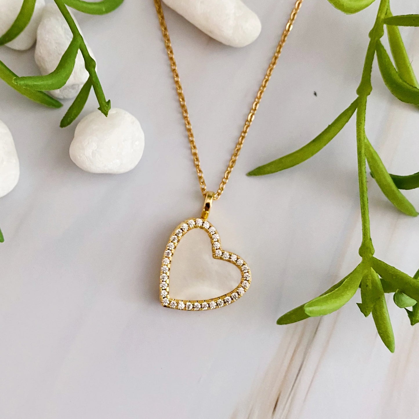 Shell Heart Locket Pendant Necklace: Timeless Elegance and Personal Touch