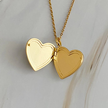 Shell Heart Locket Pendant Necklace: Timeless Elegance and Personal Touch