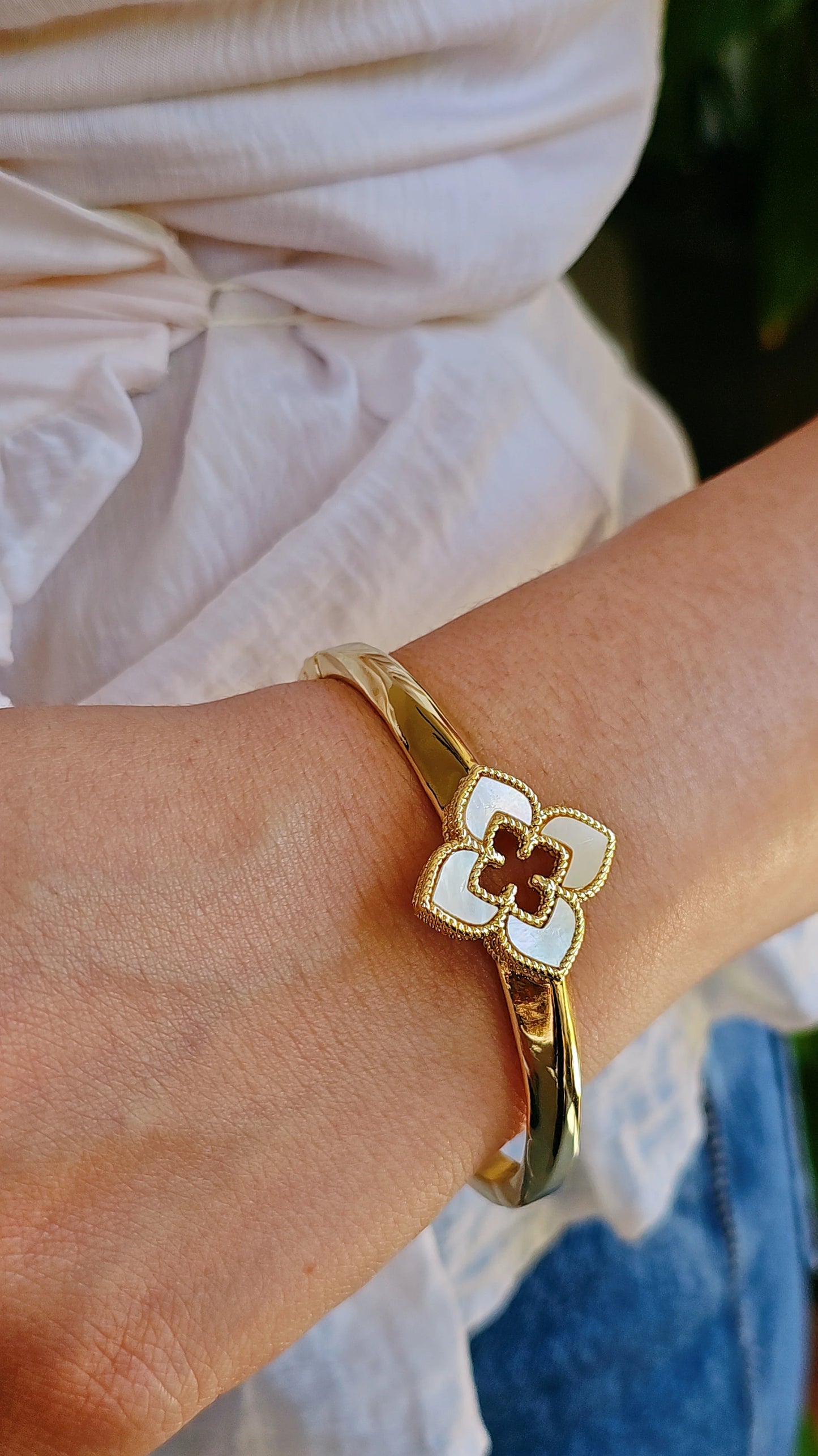 Mother of Pearl Clover Gold Bangle