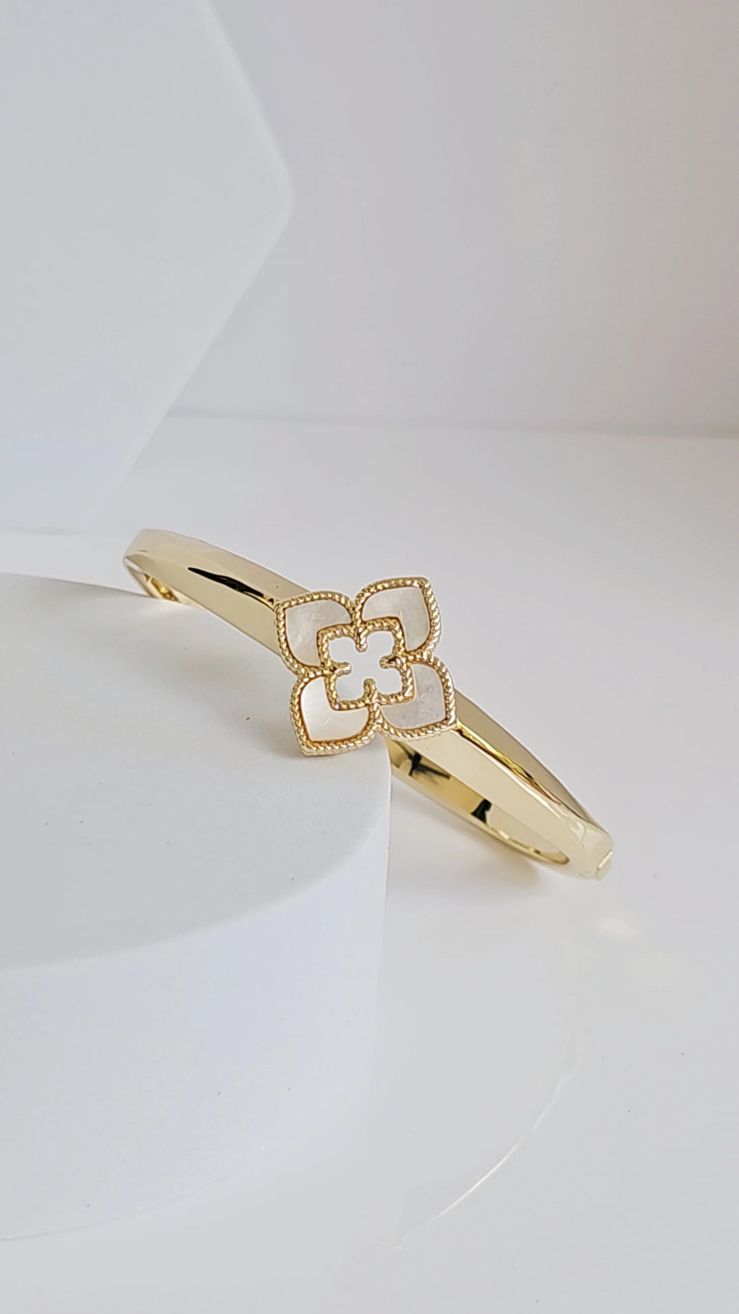 Mother of Pearl Clover Gold Bangle