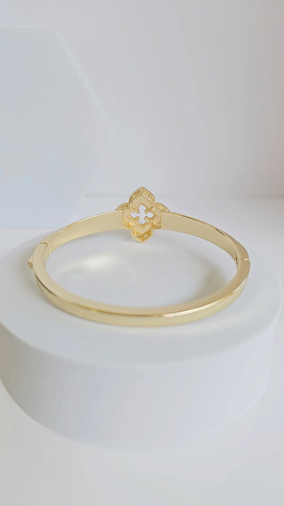 Mother of Pearl Clover Gold Bangle